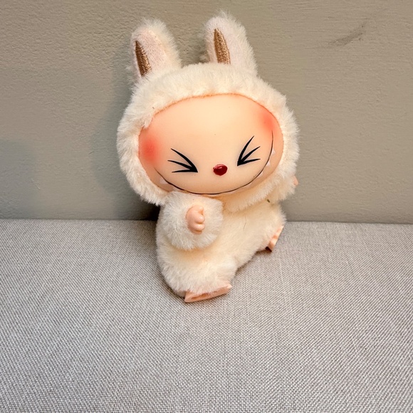 Pop Mart The Monsters - Have a Seat Labubu Sisi plush figure keychain - Picture 9 of 12